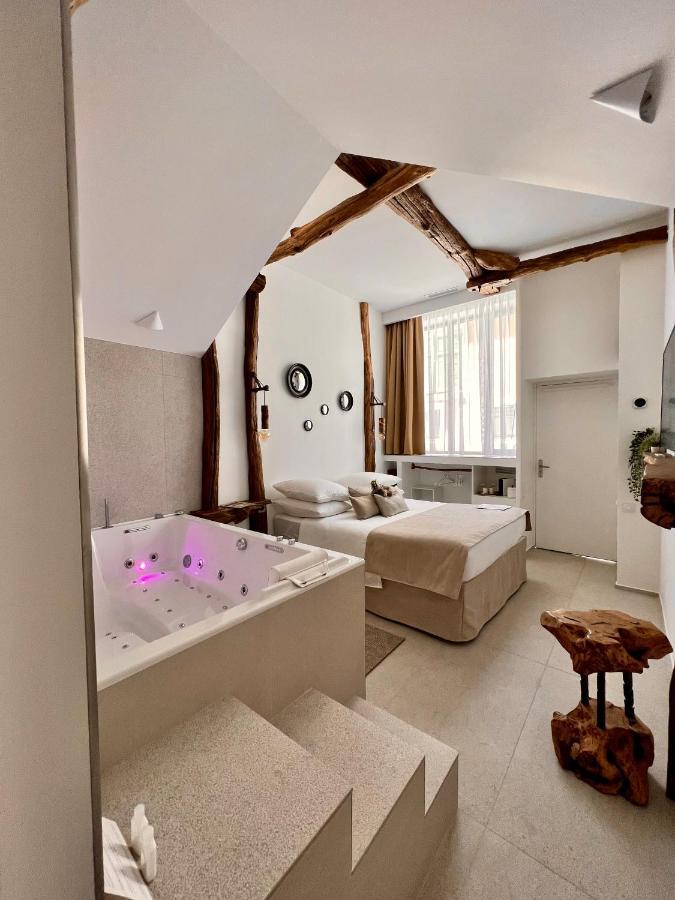 Tamarin & Capucin Suite Balneo Aubagne Eksteriør bilde