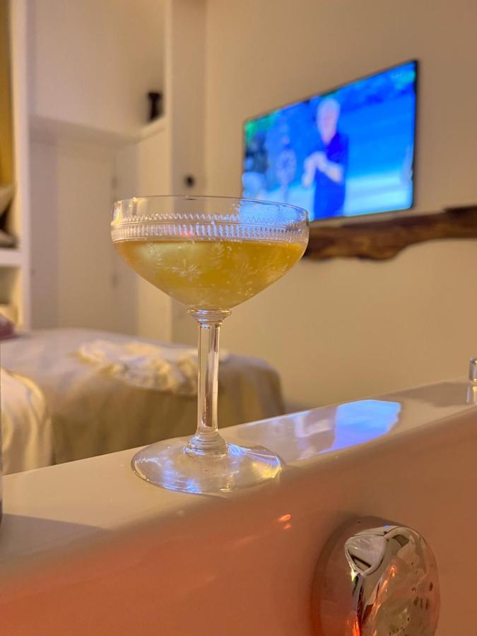 Tamarin & Capucin Suite Balneo Aubagne Eksteriør bilde